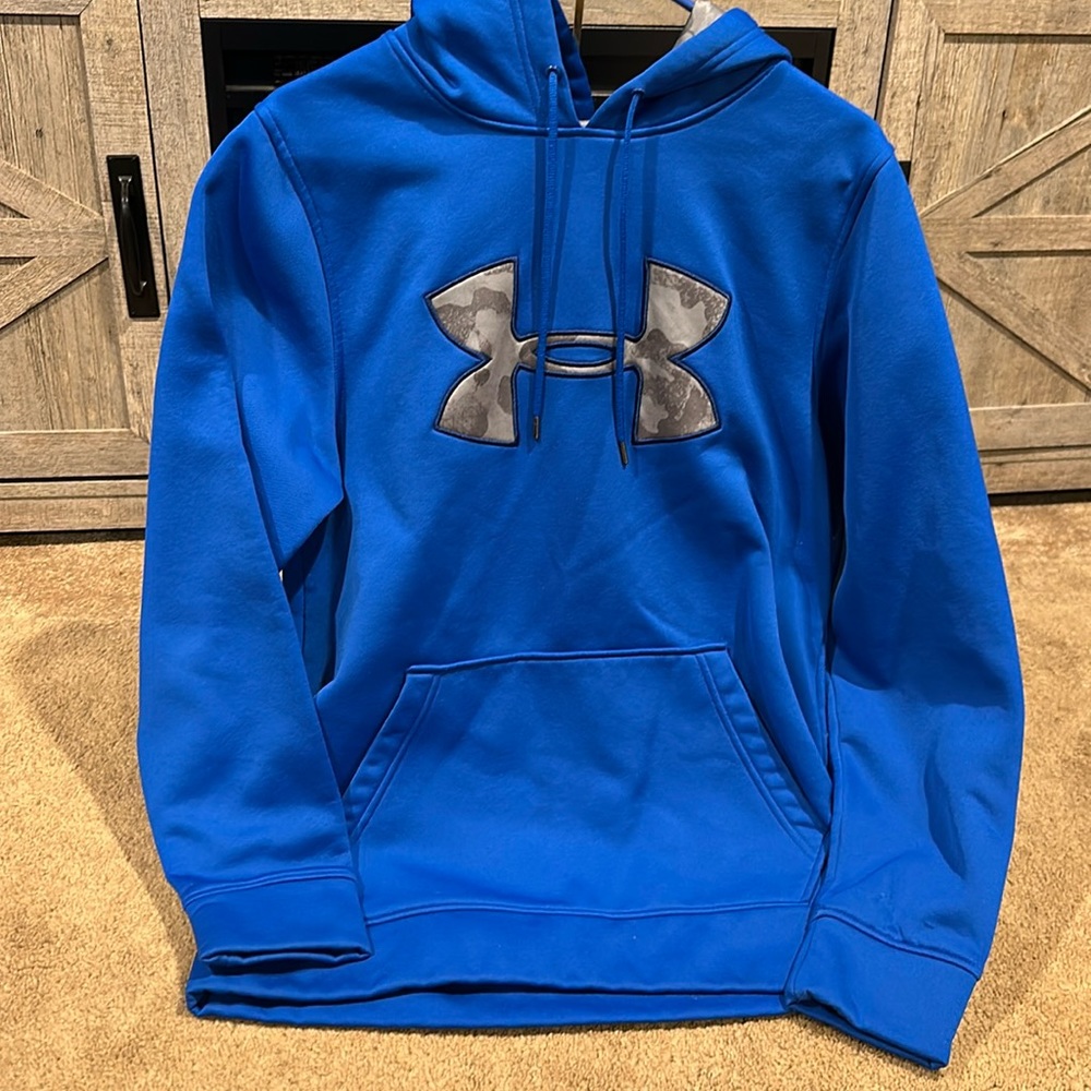 Under armor hooded sweatshirt in color blue good used condition size large
